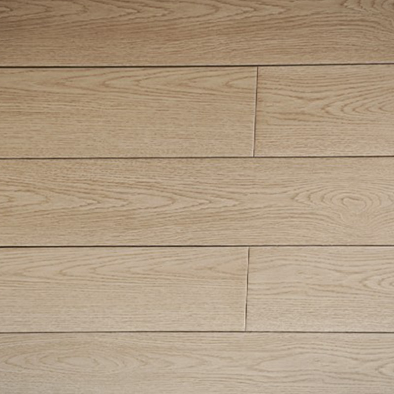 Pavimenti in legno massello di acero giallo chiaro con venature naturali