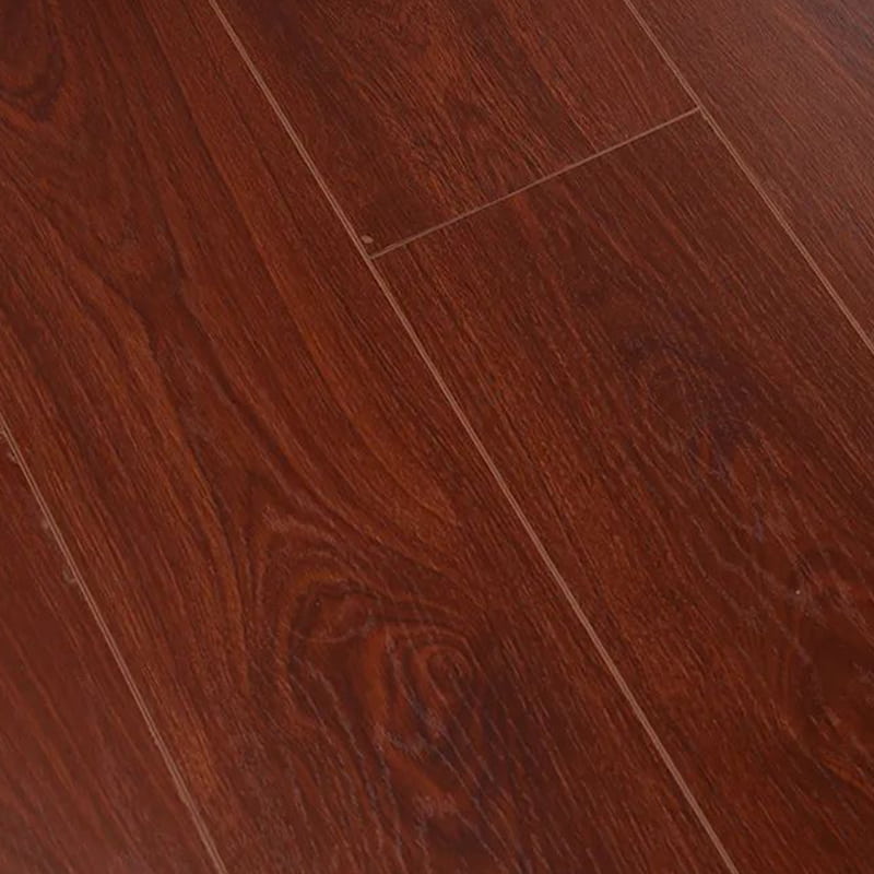 Pavimentazione in legno multistrato con chiusura a scatto opaca in quercia rossa profonda, grana di montagna