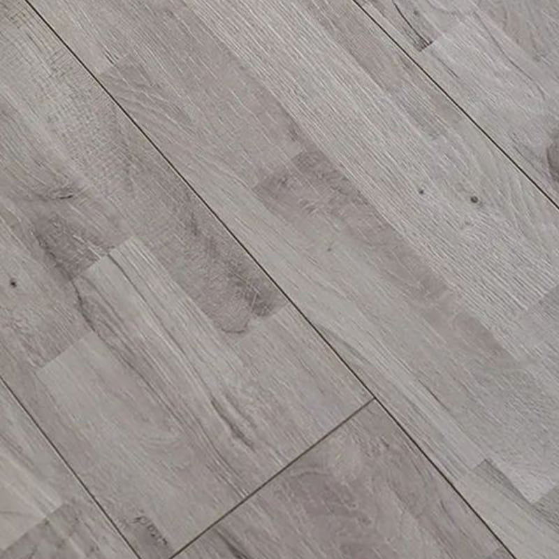 Pavimentazione ambientale in legno composito con venature di montagna grigio chiaro a 3 strati